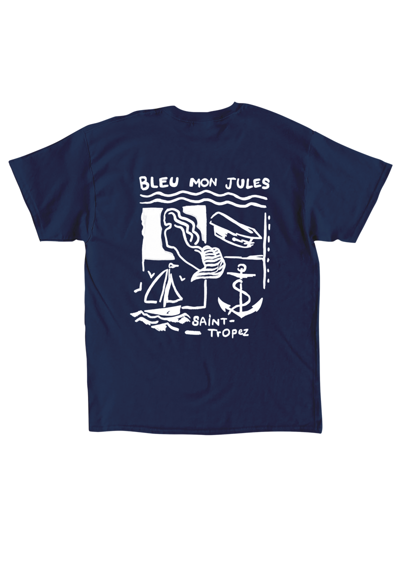 Dos t-shirt bleu marine Bleu mon Jules, scène dessinée — silhouette, voilier, ancre et canotier — lettrage Saint-Tropez