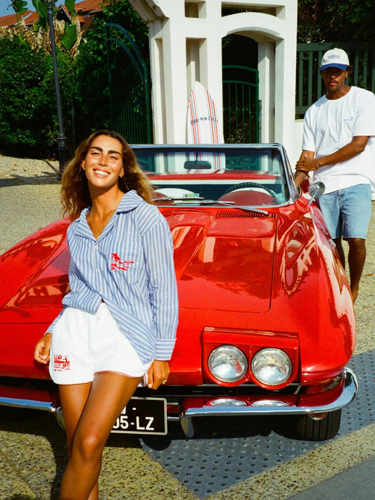 La Corvette était rouge, la pelouse verte, et nous étions bleu… Mon Jules.