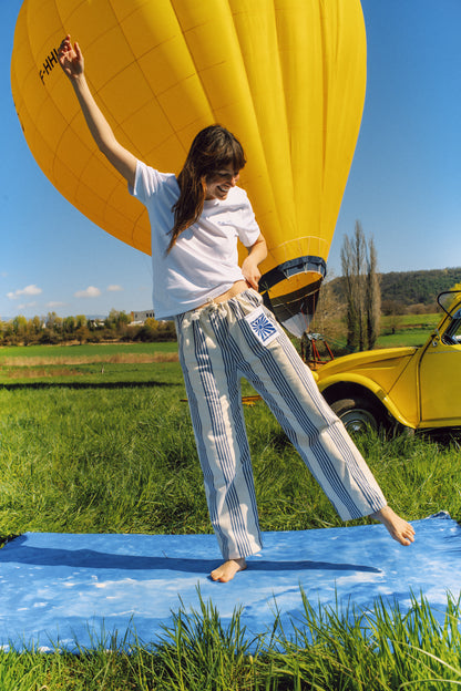 T-shirt manches courtes blanc Montgolfière porté de face par une femme