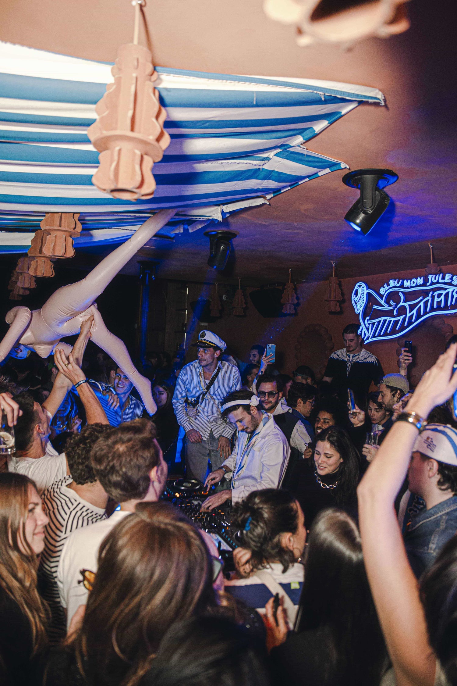 Dj soirée Java Bleu – Galerie Java Bleu Bleu Mon Jules