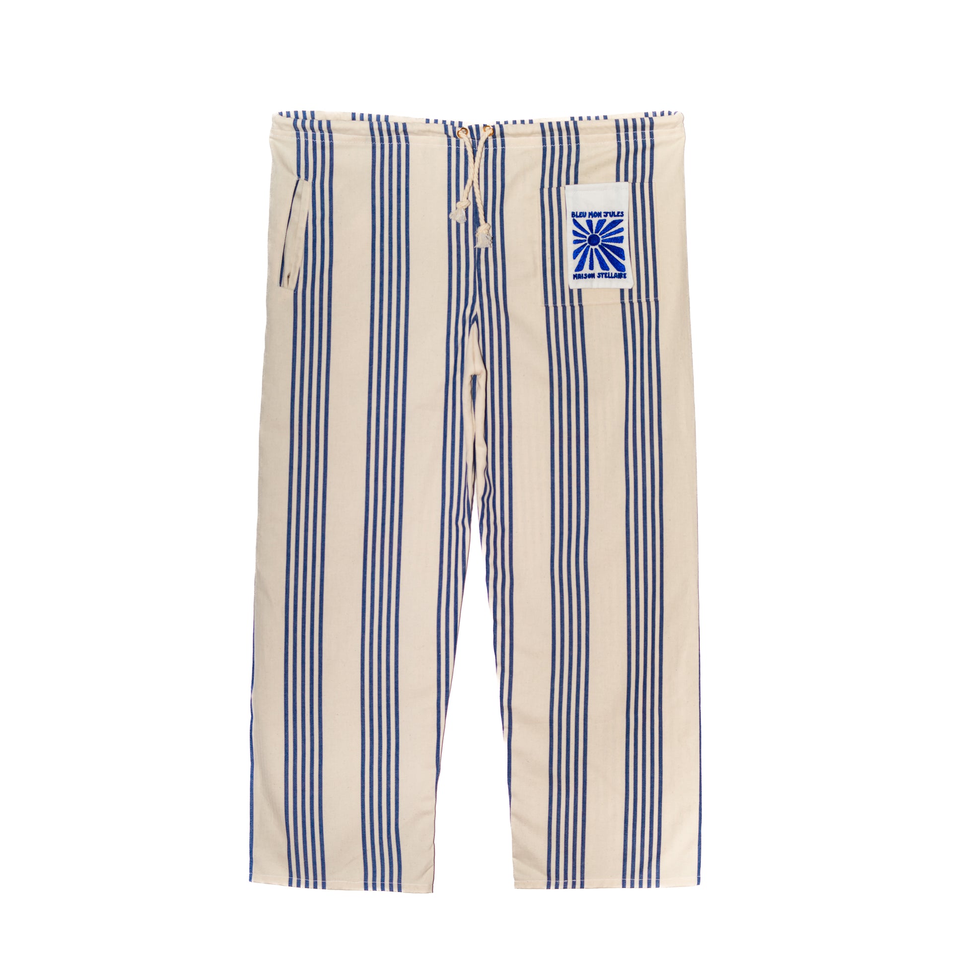 Pantalon rayé bleu et beige vu de face – Pantalon à rayures verticales bleu marine et beige, coupe droite, style méditerranéen.