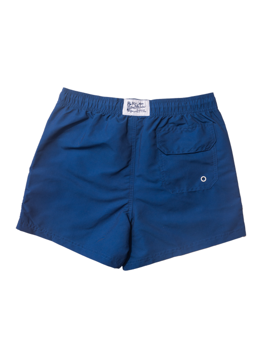 Vue arrière du maillot de bain bleu Maillot de bain bleu uni, coupe courte et élégante, parfait pour les journées au bord de la mer.